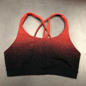 LuLu lemon sports bra size 6. Excellent condition.